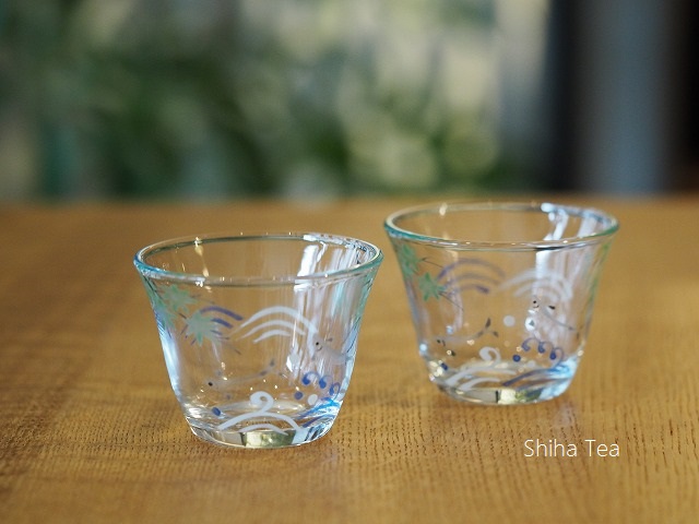 tiny glass cups